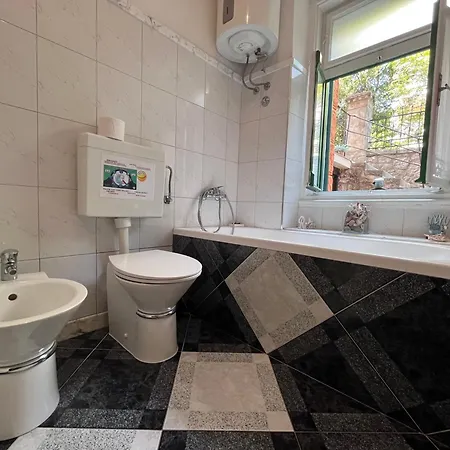 Sea Side לובראן